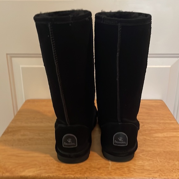 Ladies size 5 BearPaw black lined flat boot.  EUC - Picture 4 of 17